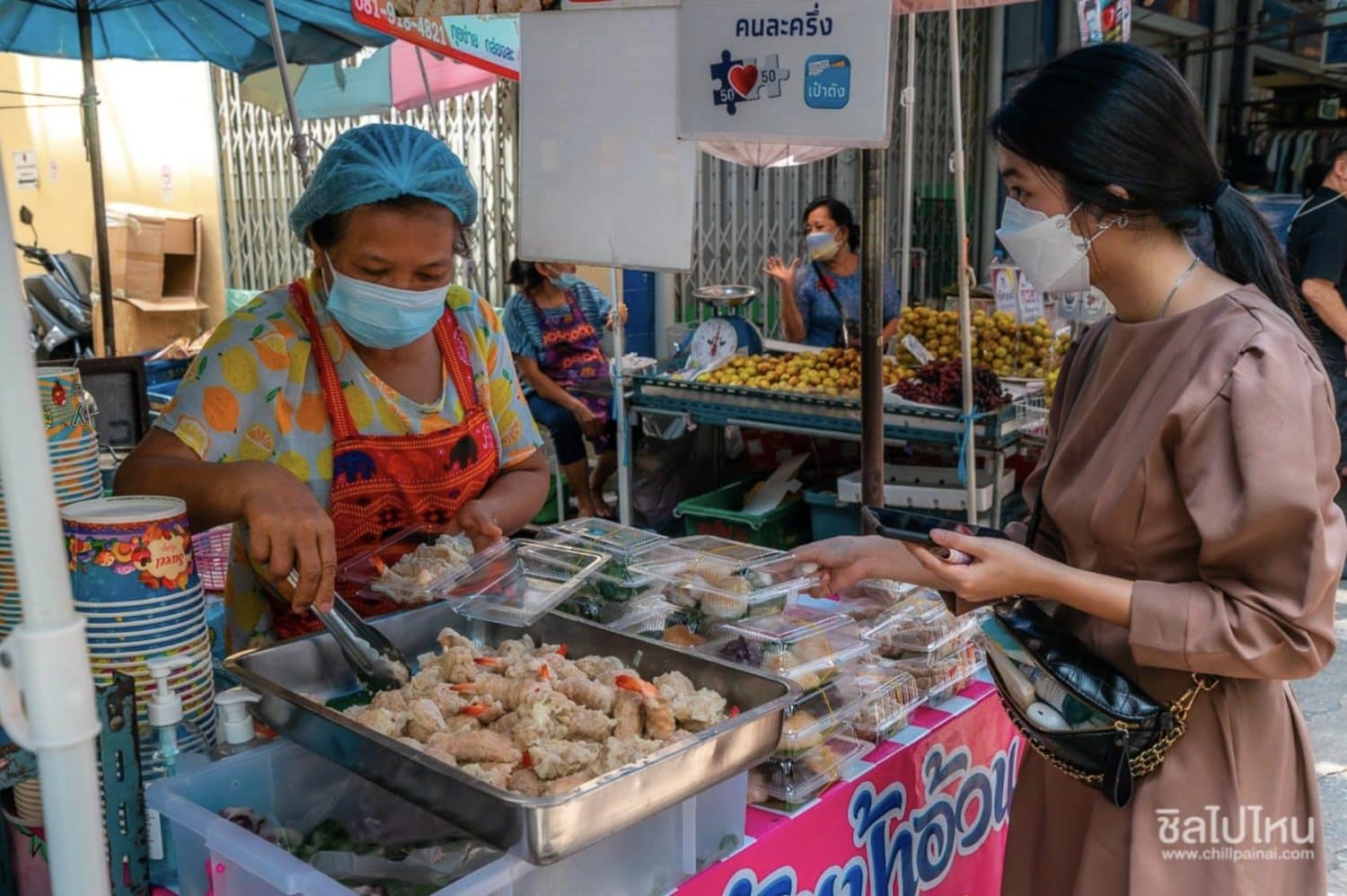 Try out Bangkok street food