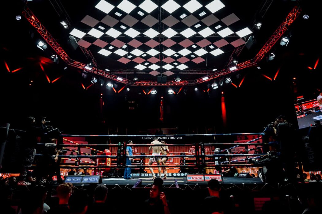 Fighters during a live Muay Thai bout at Rajadamnern Stadium